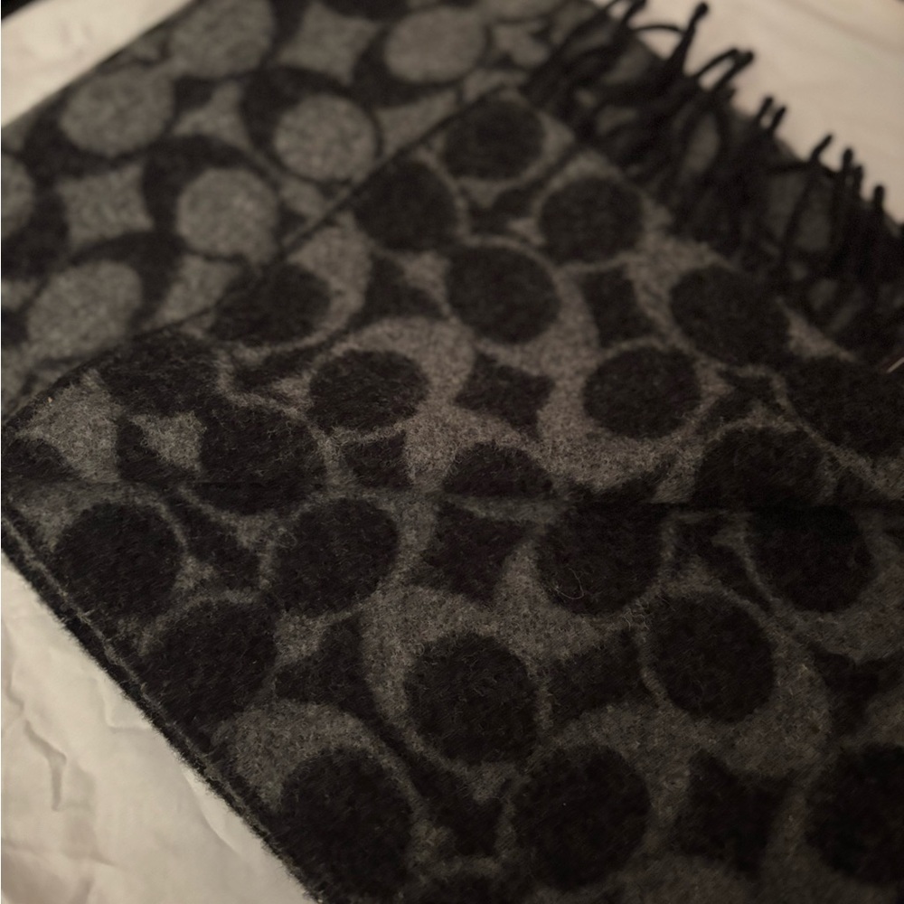Vintage with Tags Coach Signature Lambswool Scarf/Wrap - Picture 2 of 4